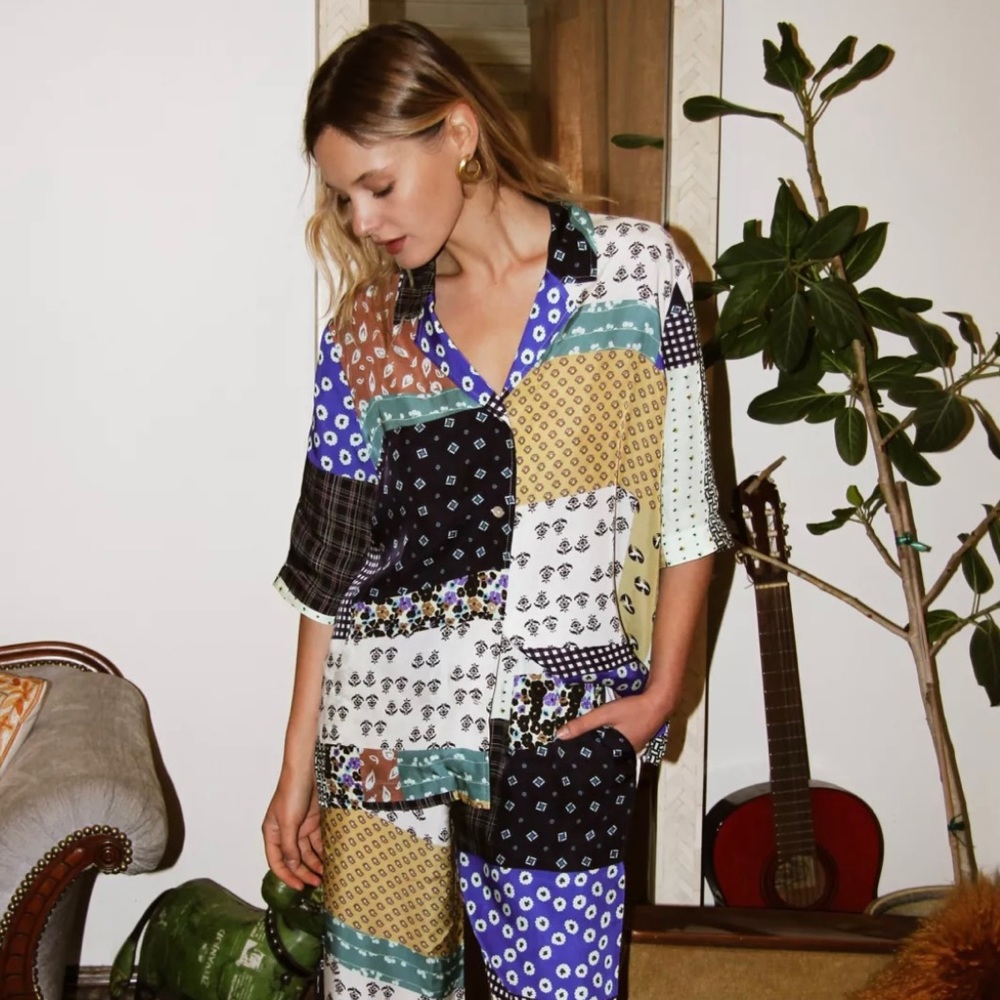 Aritzia short sleeve printed button up shirt size Small